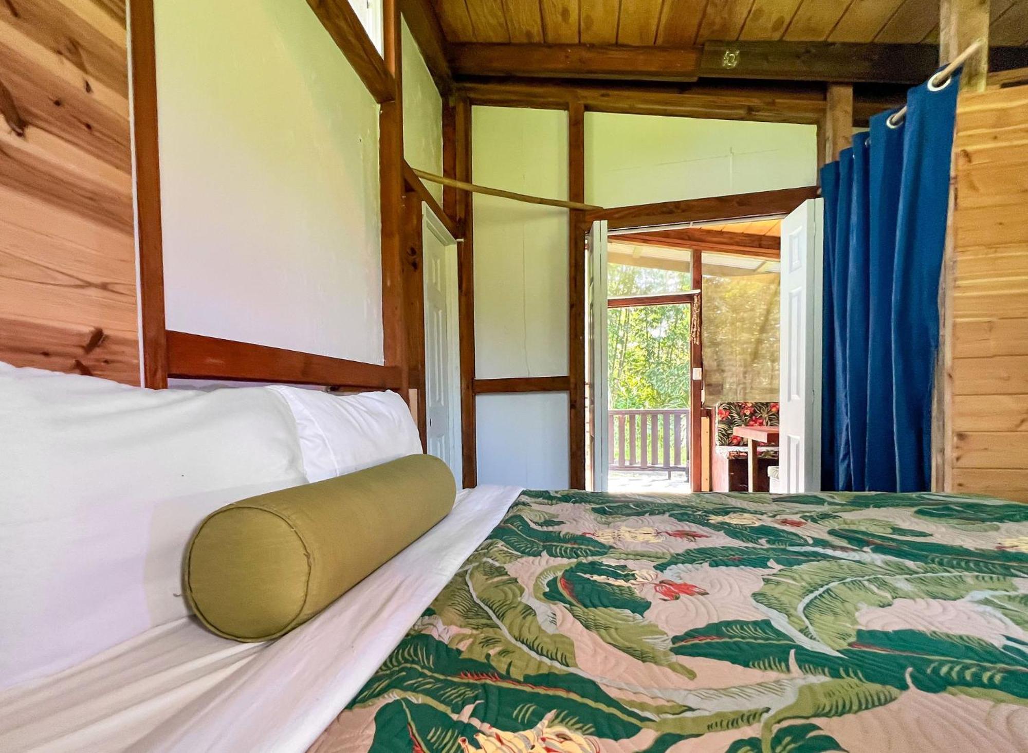 Farm stay Hawaiian Sanctuary Eco Retreat Center *